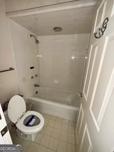 Bath - 818 W College St, Ailey, GA 30410 photo 11 of 14