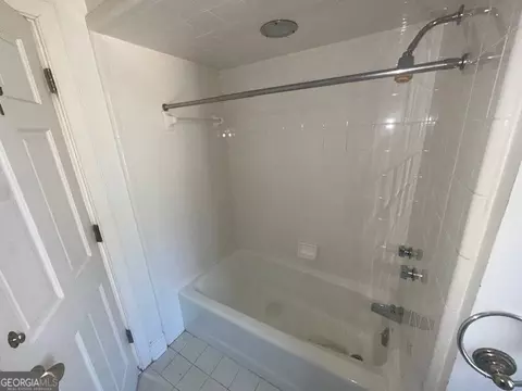 Bath - 818 W College St, Ailey, GA 30410 photo 2 of 14