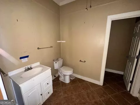 Bath - 818 W College St, Ailey, GA 30410 photo 5 of 14