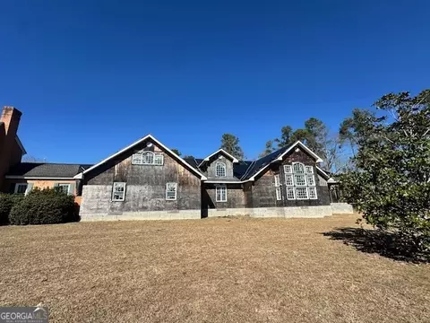 Exterior - 818 W College St, Ailey, GA 30410 photo 4 of 5