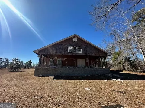 Exterior - 818 W College St, Ailey, GA 30410 photo 2 of 5