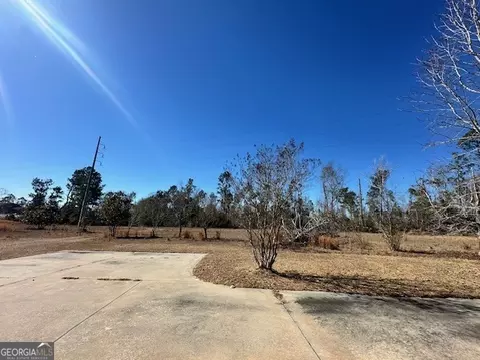 Exterior - 818 W College St, Ailey, GA 30410 photo 5 of 5
