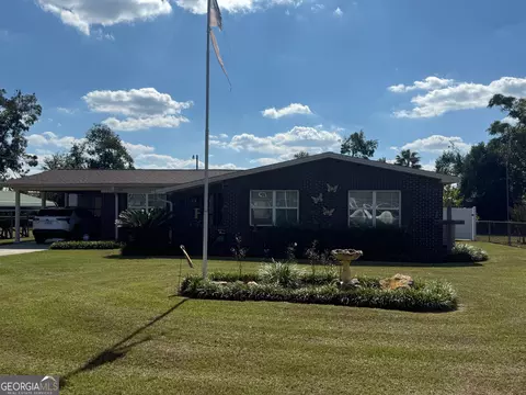 45 Elton St, Hazlehurst, GA 31539