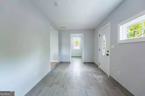 Entry Way - 481 W Currahee St, Toccoa, GA 30577 photo 6 of 6