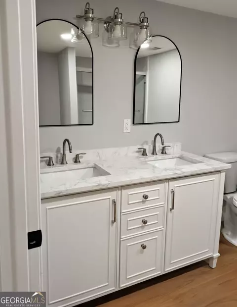 Bath - 481 W Currahee St, Toccoa, GA 30577 photo 3 of 4