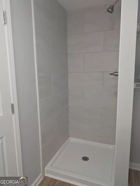 Bath - 481 W Currahee St, Toccoa, GA 30577 photo 2 of 4
