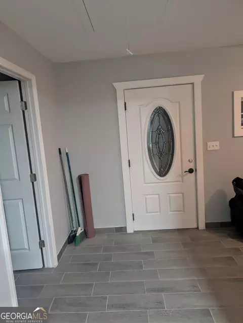 Entry Way - 481 W Currahee St, Toccoa, GA 30577 photo 3 of 6