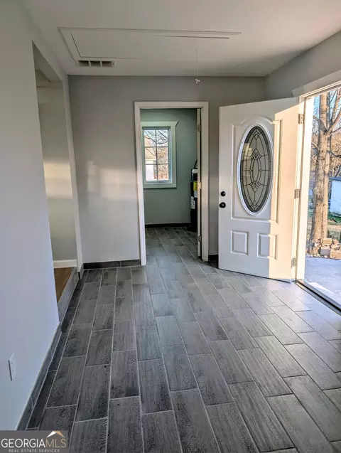 Entry Way - 481 W Currahee St, Toccoa, GA 30577 photo 4 of 6