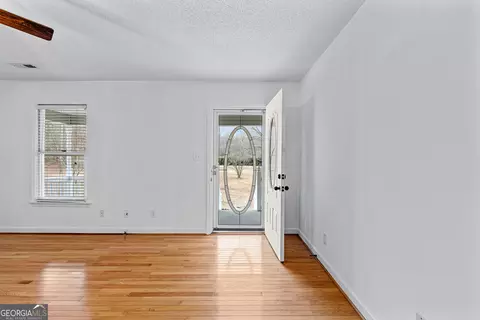 Entry Way - 423 Woods Rd, Brooks, GA 30205 photo 1 of 2