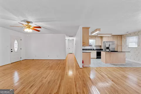Living - 423 Woods Rd, Brooks, GA 30205 photo 4 of 6