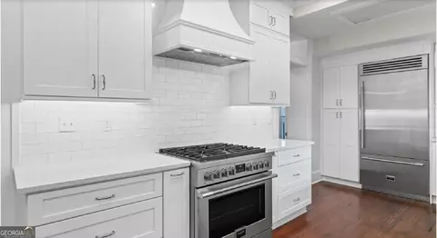Kitchen - 204 E Liberty St, Savannah, GA 31401 photo 3 of 4
