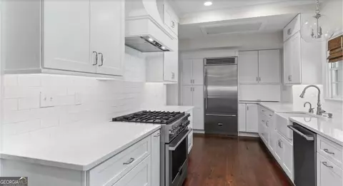 Kitchen - 204 E Liberty St, Savannah, GA 31401 photo 2 of 4