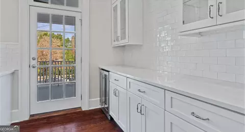 Entry Way - 204 E Liberty St, Savannah, GA 31401 photo 2 of 4