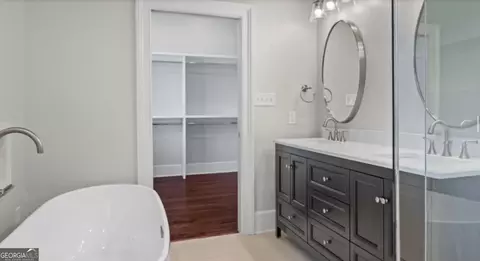 Bath - 204 E Liberty St, Savannah, GA 31401 photo 4 of 6