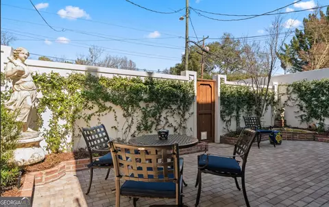 Exterior - 204 E Liberty St, Savannah, GA 31401 photo 7 of 20