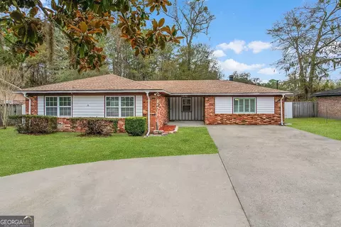 1046 Live Oak Dr, Hinesville, GA 31313
