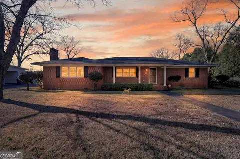 111 E Banks St, Glennville, GA 30427