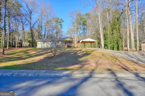 4646 W Lakeshore Dr, Acworth, GA 30101