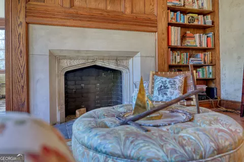 Living - 1007 4th Ave, West Point, GA 31833 photo 1 of 2