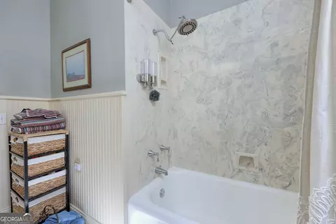 Bath - 1007 4th Ave, West Point, GA 31833 photo 3 of 4