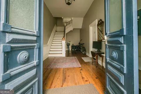 216 W Park Ave #B, Savannah, GA 31401