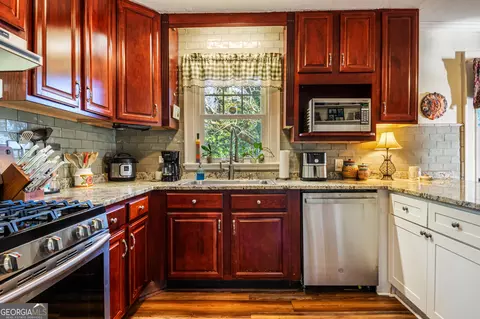 Kitchen - 29 Mountain View Dr, Toccoa, GA 30577 photo 2 of 7