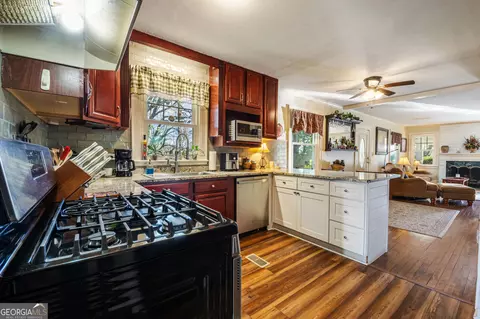 Kitchen - 29 Mountain View Dr, Toccoa, GA 30577 photo 3 of 7