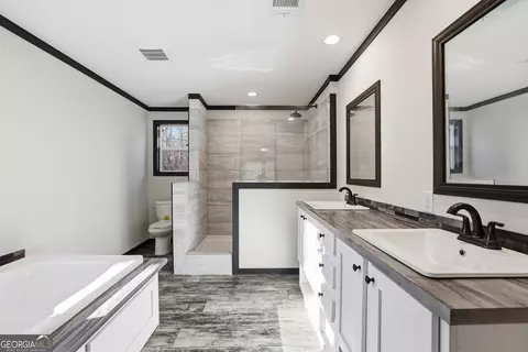 Bath - 196 Hicks Trl, Toccoa, GA 30577 photo 1 of 5