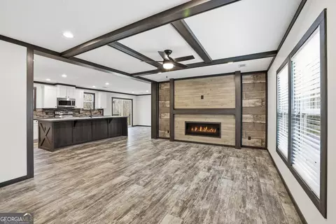 Living - 196 Hicks Trl, Toccoa, GA 30577 photo 2 of 3