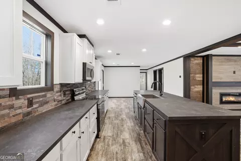 Kitchen - 196 Hicks Trl, Toccoa, GA 30577 photo 4 of 4