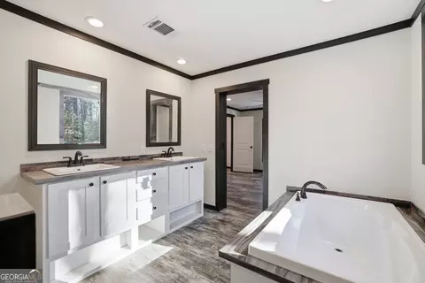 Bath - 196 Hicks Trl, Toccoa, GA 30577 photo 3 of 5