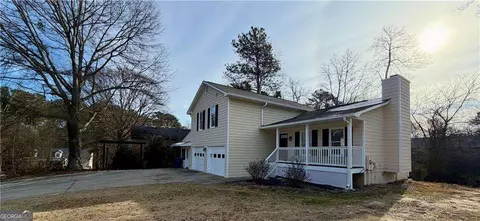 221 Harlee Ln, Lawrenceville, GA 30046