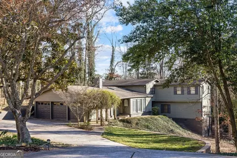 565 Timberland Dr, Atlanta, GA 30342