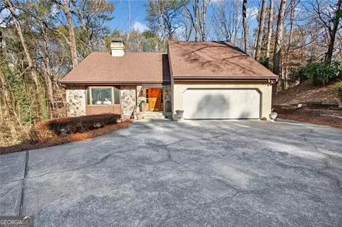 365 Crosstree Ln, Sandy Springs, GA 30328