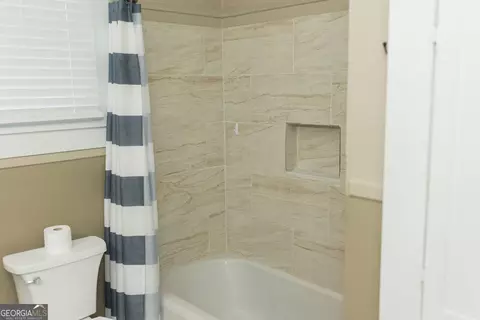 Bath - 119 College Ave, Lagrange, GA 30240 photo 3 of 4