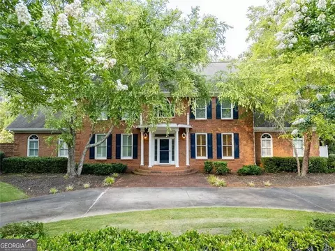 6203 Crestview Dr SE, Covington, GA 30014
