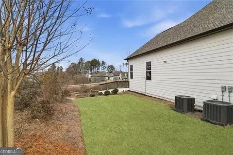 Exterior - 522 Edgewater Dr, Canton, GA 30115 photo 8 of 11