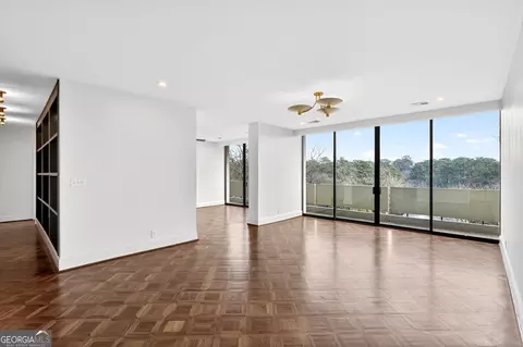 2575 Peachtree Rd NE #7E, Atlanta, GA 30305