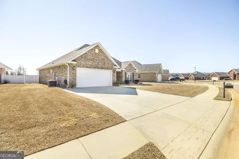 Exterior - 420 Lamplight Dr, Byron, GA 31008 photo 3 of 10