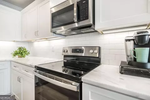 Kitchen - 420 Lamplight Dr, Byron, GA 31008 photo 3 of 5