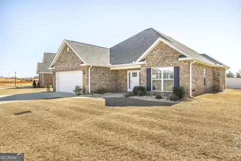 Exterior - 420 Lamplight Dr, Byron, GA 31008 photo 5 of 10