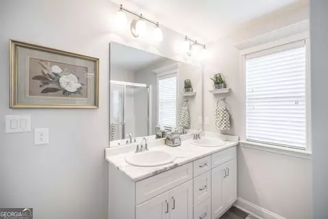 Bath - 420 Lamplight Dr, Byron, GA 31008 photo 1 of 2