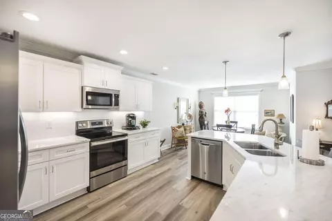 Kitchen - 420 Lamplight Dr, Byron, GA 31008 photo 5 of 5