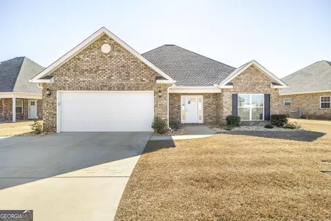 420 Lamplight Dr, Byron, GA 31008