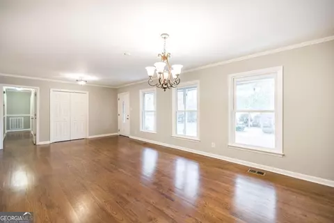 Living - 411 Pine Forrest, Dublin, GA 31021 photo 4 of 8