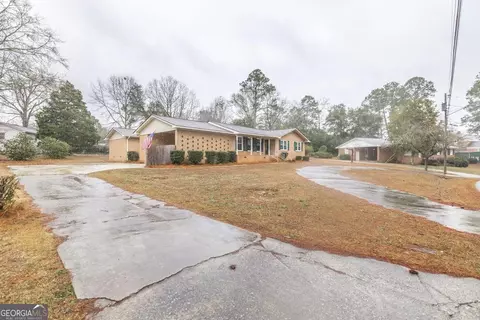 Exterior - 411 Pine Forrest, Dublin, GA 31021 photo 4 of 9