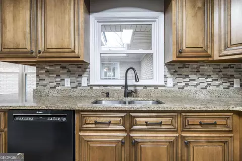 Kitchen - 411 Pine Forrest, Dublin, GA 31021 photo 2 of 4