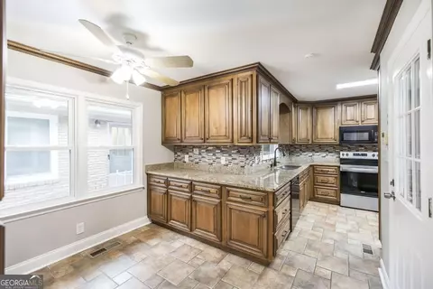 Kitchen - 411 Pine Forrest, Dublin, GA 31021 photo 4 of 4