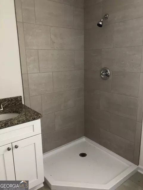 Bath - 1716 44th St, Valley, AL 36854 photo 2 of 4