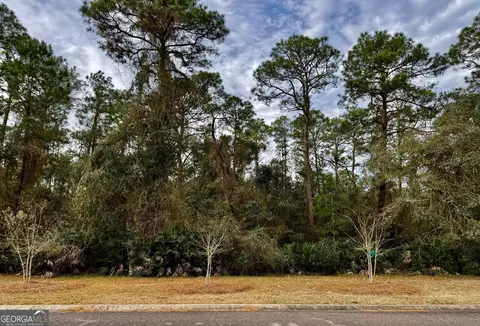 306 Clubhouse Cir, Saint Marys, GA 31558